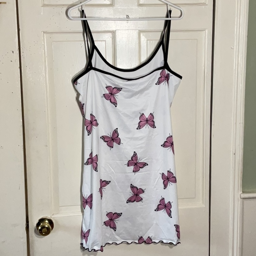 Women’s White XL nightgown with Pinkish purple Butterflies - Picture 4 of 6